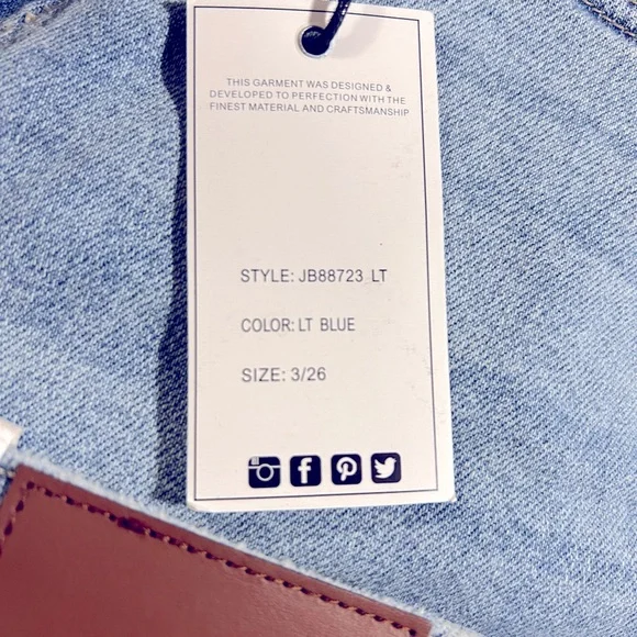 Judy Blue Denim Jeans with Star Pocket Detail- The Justice Mid-Rise Americana - Picture 3 of 5